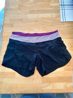Lululemon shorts size 6